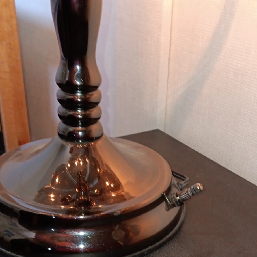 Elegant Vintage Floral Glass Table Lamp - Picture 7 of 11